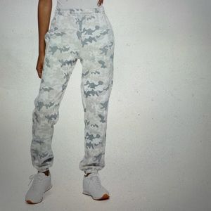 Small camo sweat pants.